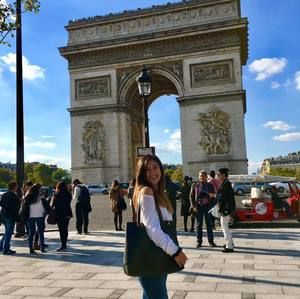 Meet your Posher, Cassandra